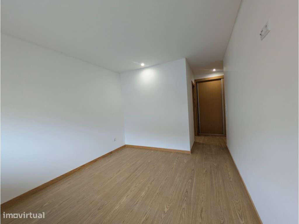 Apartamento T2 em condomínio fechado com piscina no centro de Ermes...-11