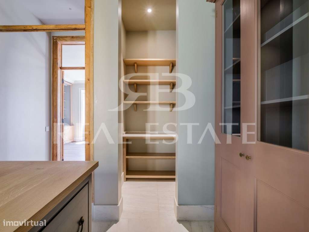 Fabuloso T3+2 com TERRAÇO + VISTA no PRINCIPE REAL - coração de Lisboa-24