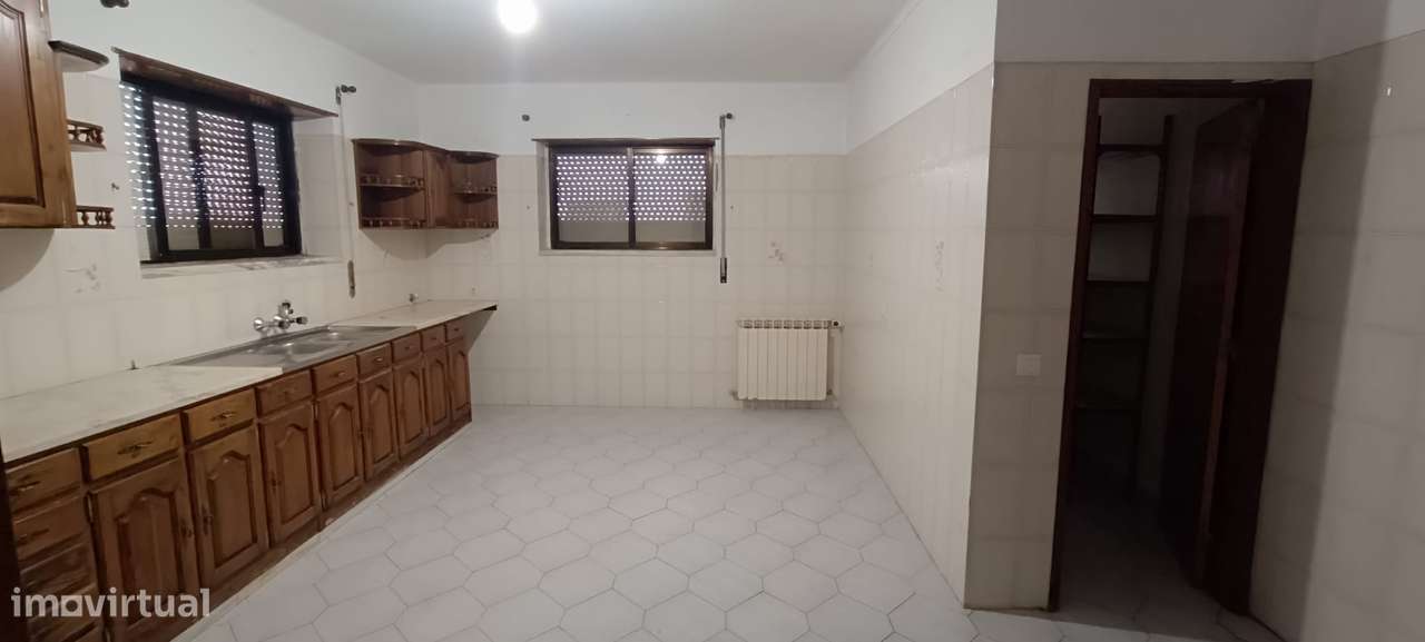 Moradia T6 com Cave, R/Chão e Sótão Aproveitado | A 3 km de Tomar-13