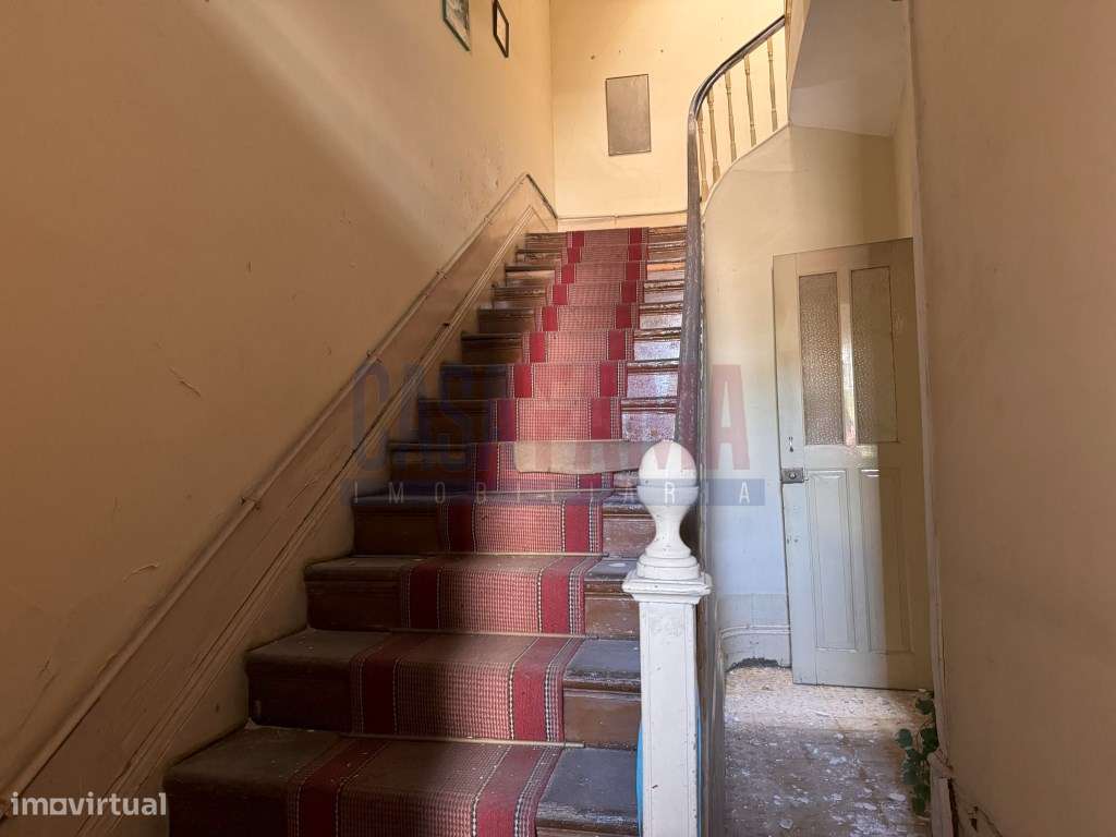 Prédio para remodelação no centro da Póvoa de Varzim - Grande imagem: 4/36