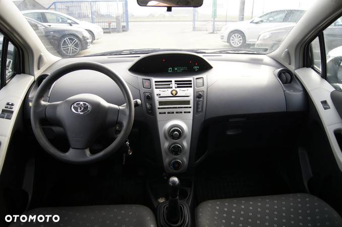 Toyota Yaris 1.0 Luna A/C - 10