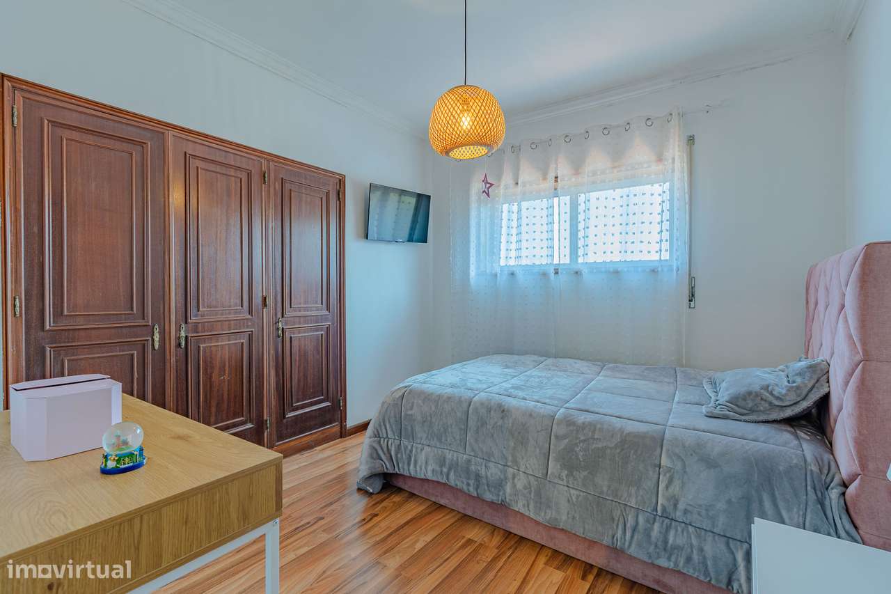 T3 Geminada com jardim, terraço e garagem em Canelas-22