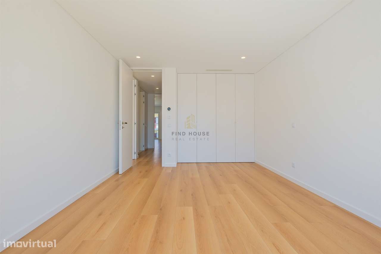 Moradia T4 de luxo em Condomínio Privado com Piscina e Jardim em São P-30