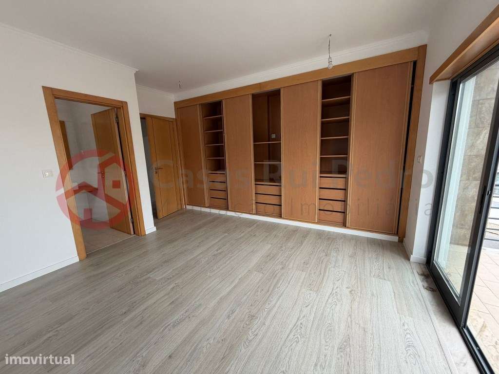 Moradia T5 remodelada no Feijó, Almada-49