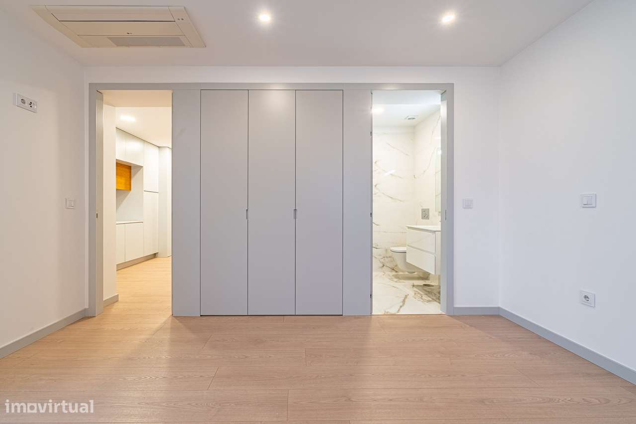 T4 amplo, 4 suites e estacionamento 4 carros – Marquês, Porto-18