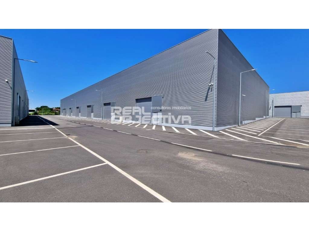 Armazém com elevado pé direito na Maia - Grande imagem: 5/11