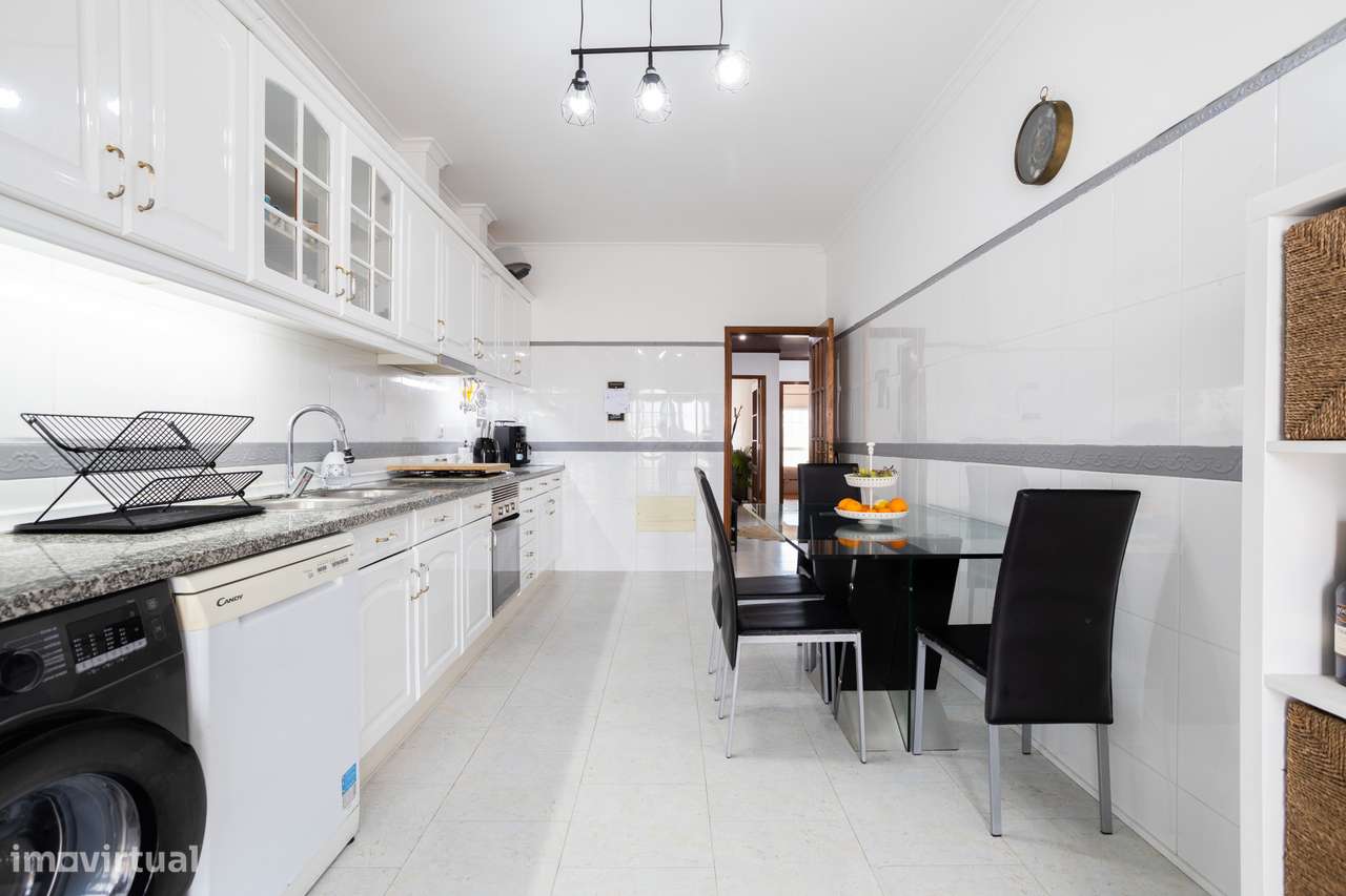 Apartamento T2 em Fernão Ferro: O Refúgio Perfeito para a Sua Família-11