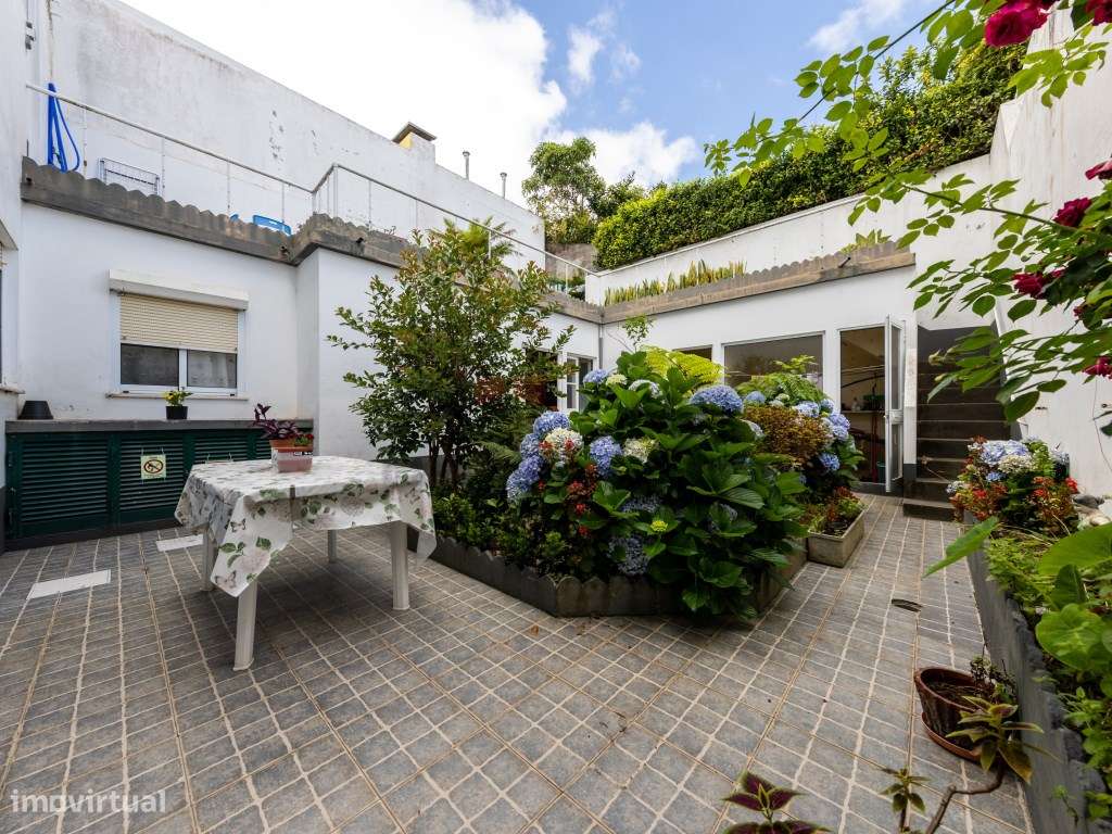 Moradia c/ Licença AL e Garagem junto à Av. Marginal - Ponta Delgada-13