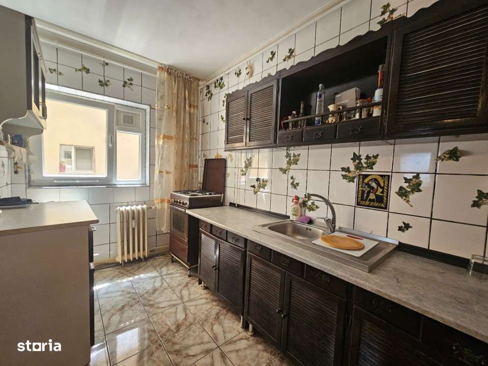 Vanzare Apartament 3 camere, Brancoveanu intersectie cu Nitu Vasile
