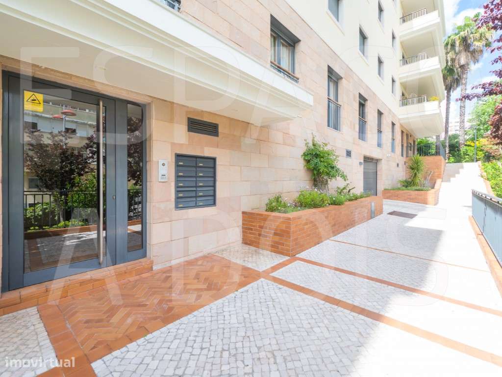 DESLUMBRANTE! Condomínio Privado com porteiro residente, vigilância...-14