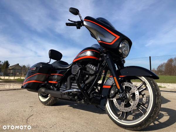 Harley-Davidson Touring Street Glide - 25