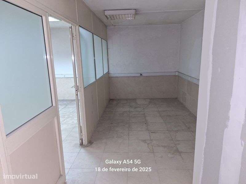Arrendamento Garagem ou Armazém - Luz incluída - 50 m2 - Grande imagem: 4/4