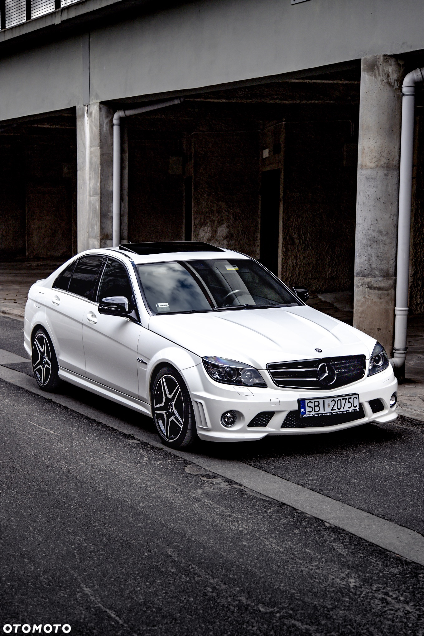 Mercedes-Benz Klasa C 63 AMG - 13