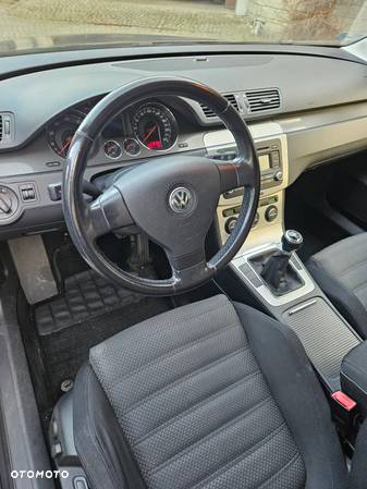 Volkswagen Passat - 4