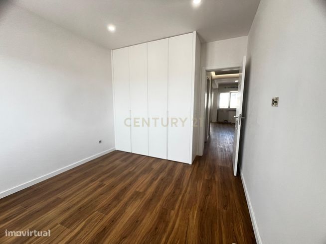 T2 com 90m² | Totalmente Remodelado com Acabamentos de Luxo – Sacavém-9