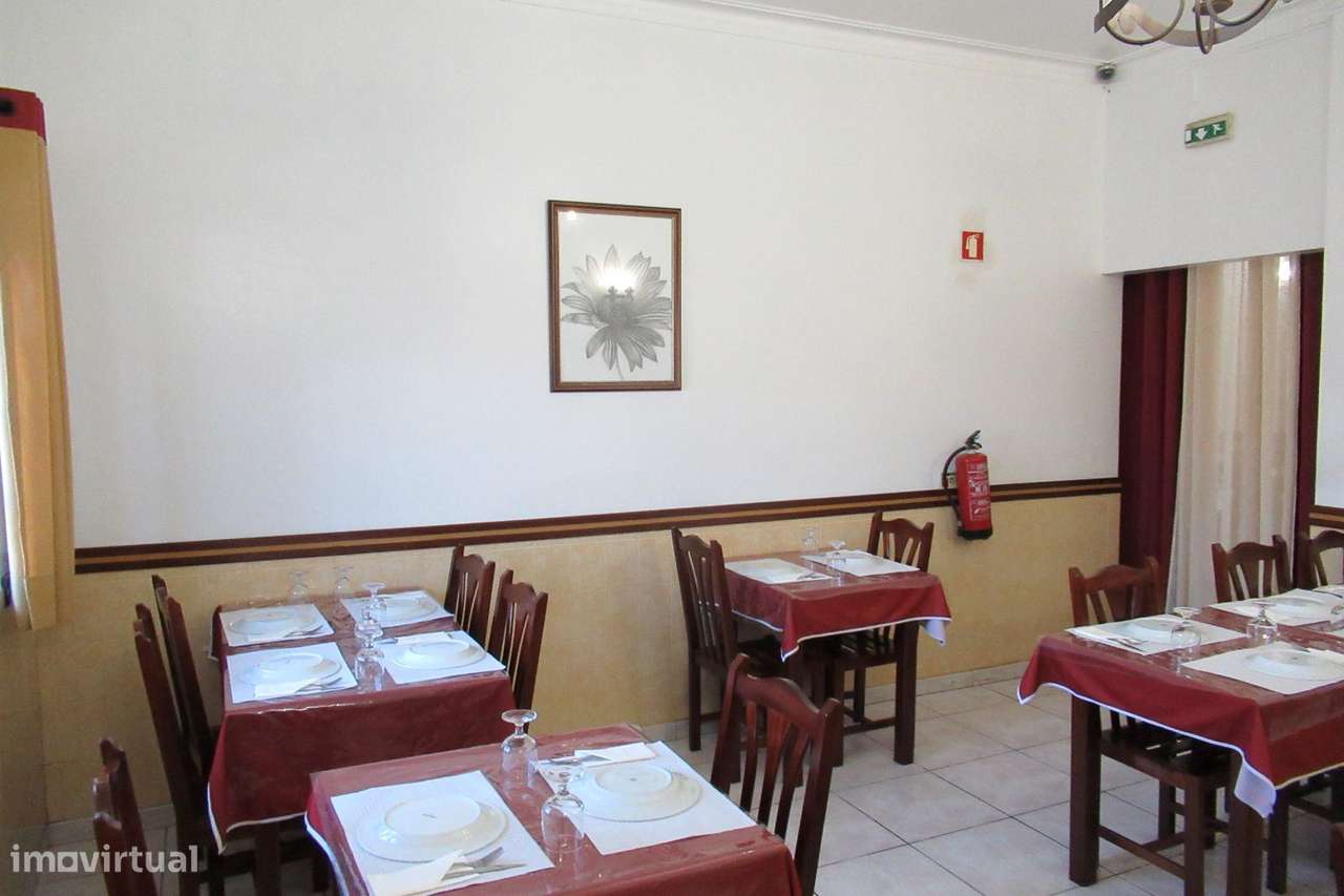 MORADIA ISOLADA COM COMÉRCIO E MORADIA DE R/C.-17