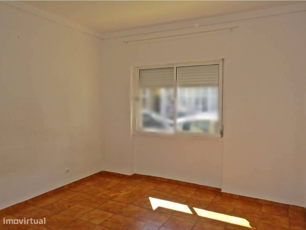 Venda de Prédio - Junto ao Metro de Odivelas-7