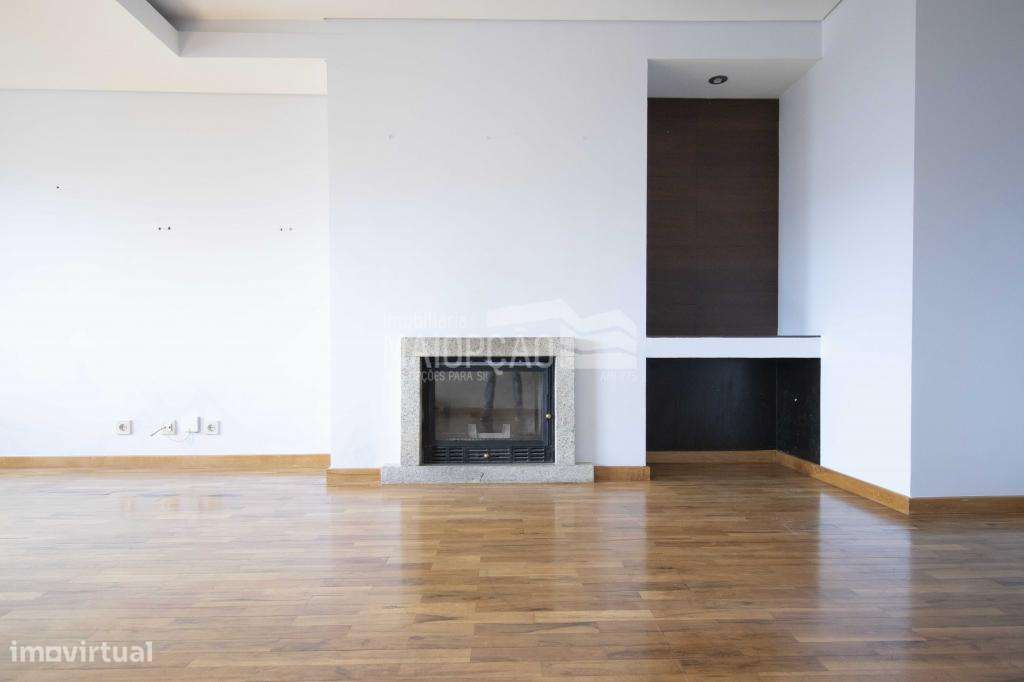 Apartamento T4 em Zona Premium - Pronto a Habitar em Bragança-0