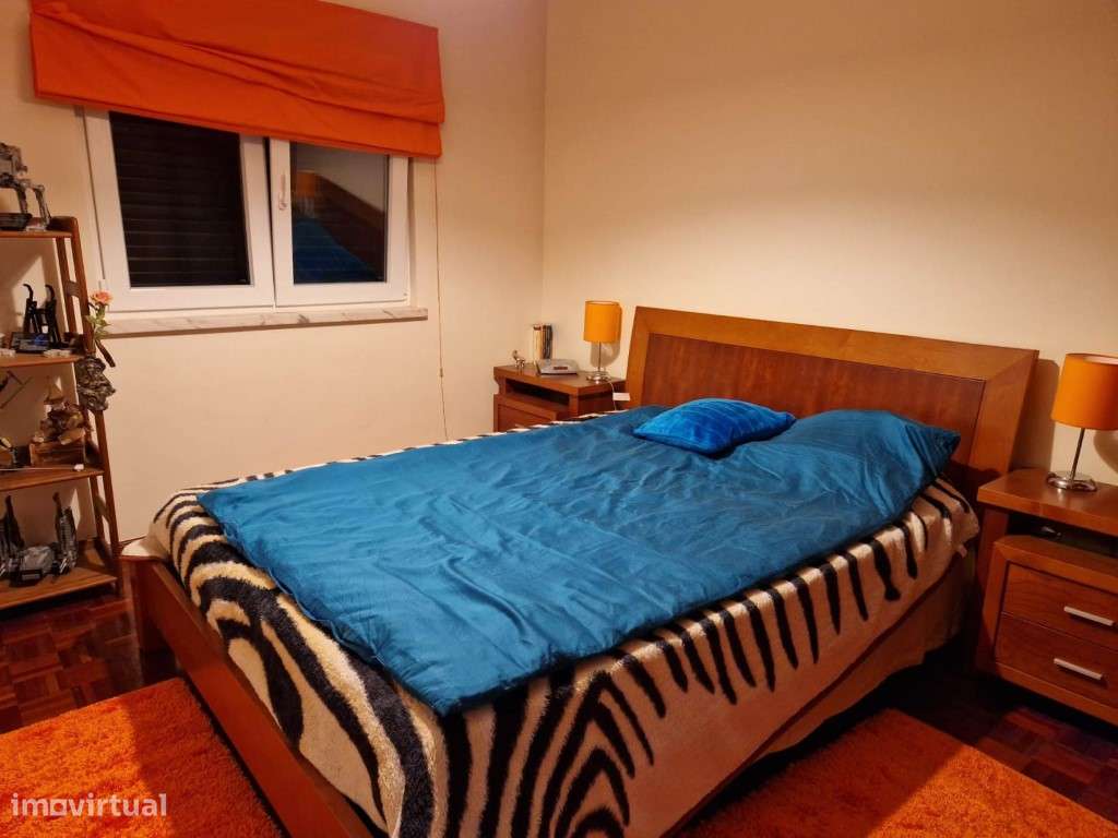 Moradia de 3 Pisos Com Garagem e Aproveitamento de Sótão-9