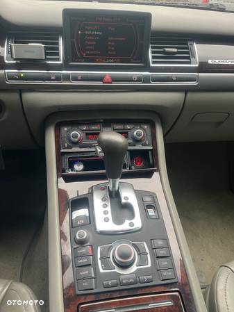 Audi A8 4.2 Quattro - 14