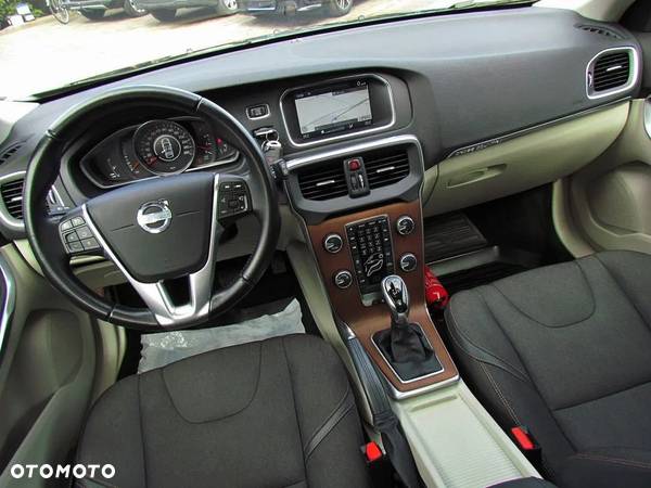 Volvo V40 CC D2 Momentum - 25