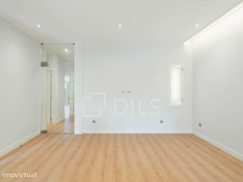 Apartamento T4 renovado nas Avenidas Novas em Lisboa com varanda - Grande imagem: 5/24