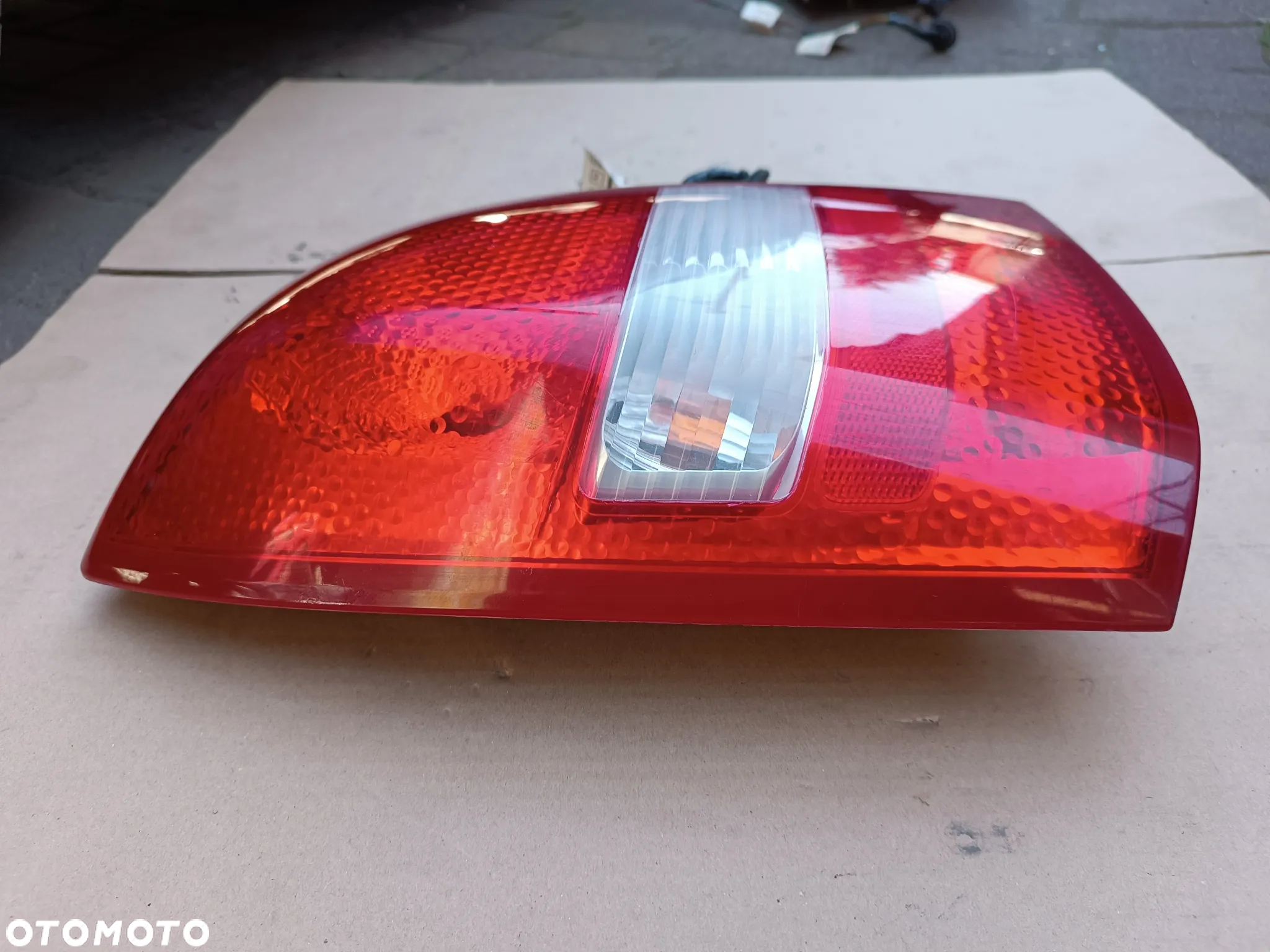 Nissan Primera P12 (02-07) lampa lewy prawy tył lewa prawa tylna + wkład oprawka żarówek wtyczka kabel - 3