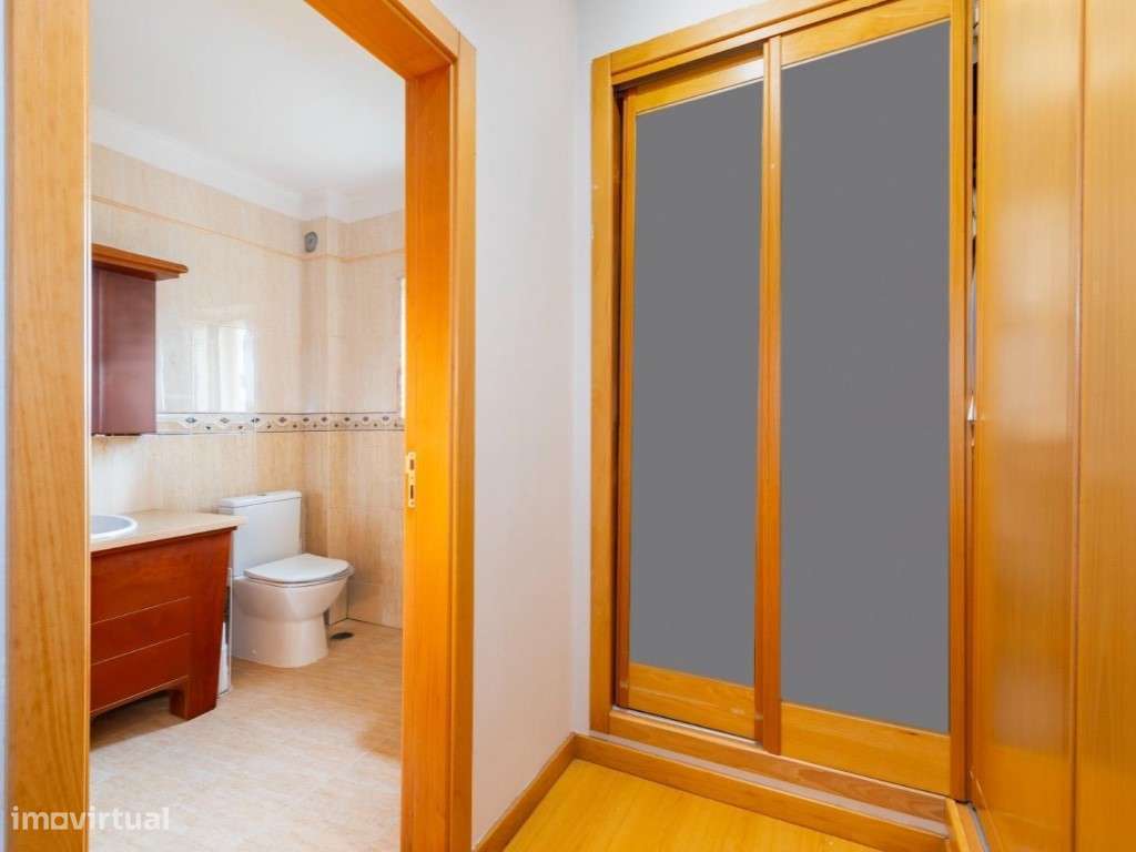 Vende-se Moradia V5 na Aroeira - Almada-10
