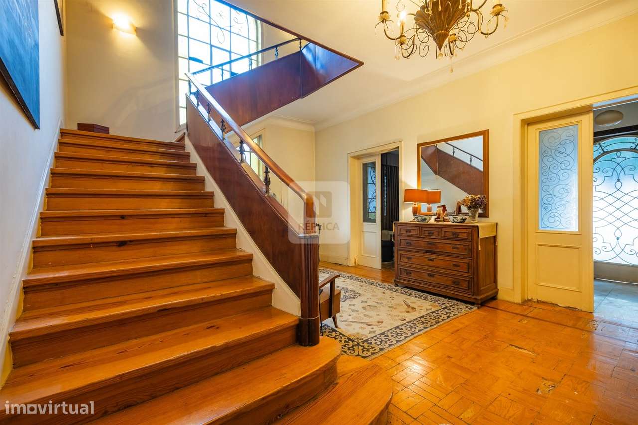 Moradia T5 de 4 frentes com jardim no Padrão da Légua - Grande imagem: 4/32