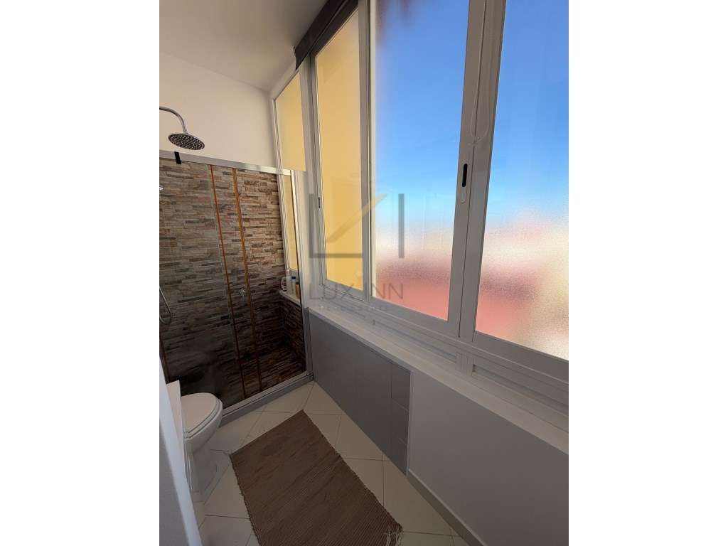 T2 Renovado e Mobilado a 300 metros da Praia-17