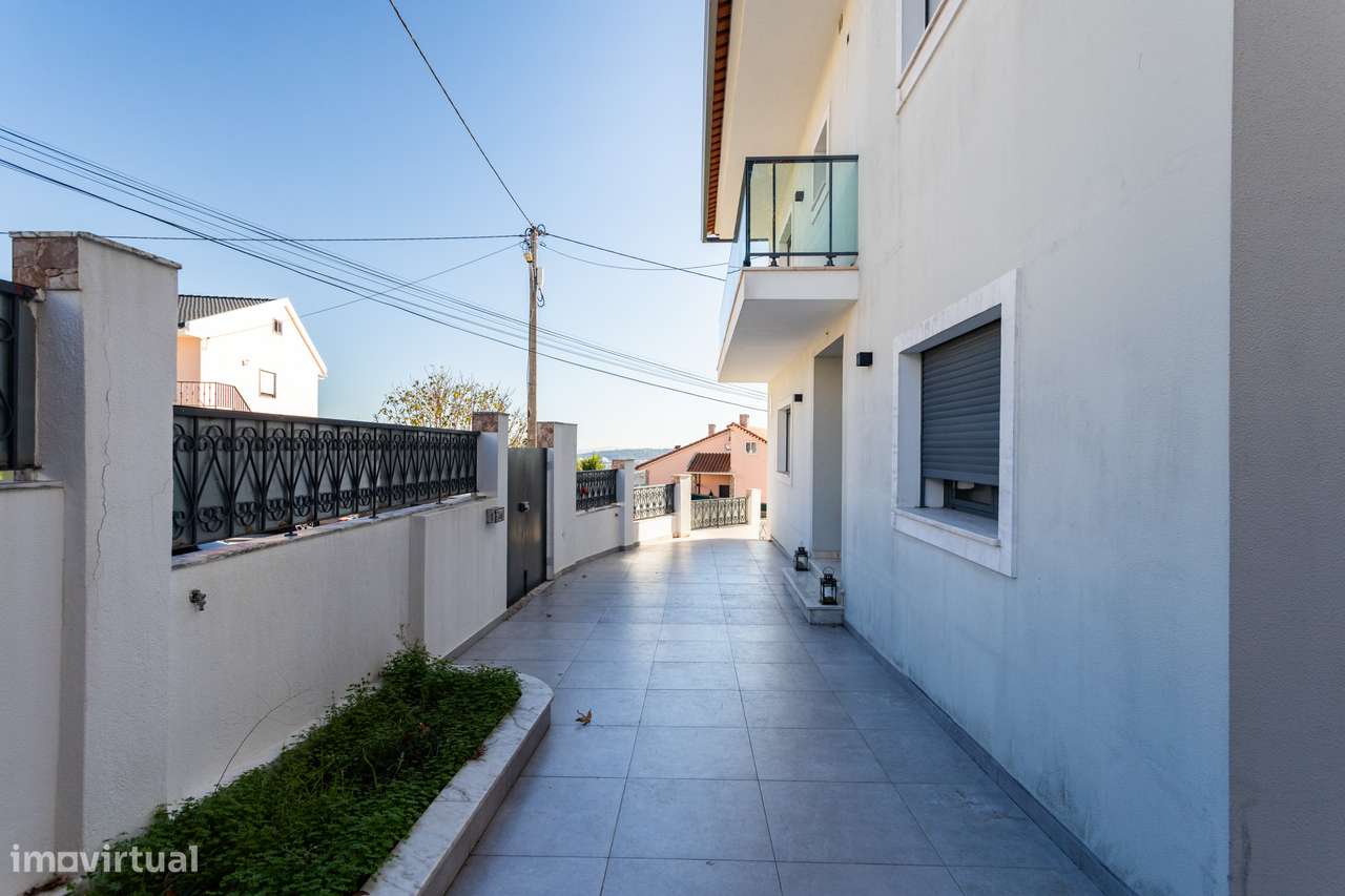 Oportunidade única: Moradia Isolada de Sonho em Famões: Conforto, Mode-43