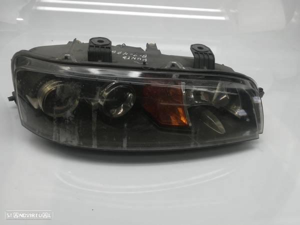 Optica Farol Direita Drt Fiat Punto (188_) - 1