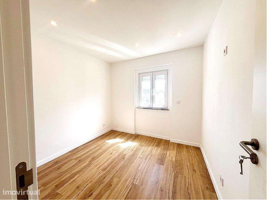 T2 Remodelado com Excelente Luz Natural no Forte da Casa!-7