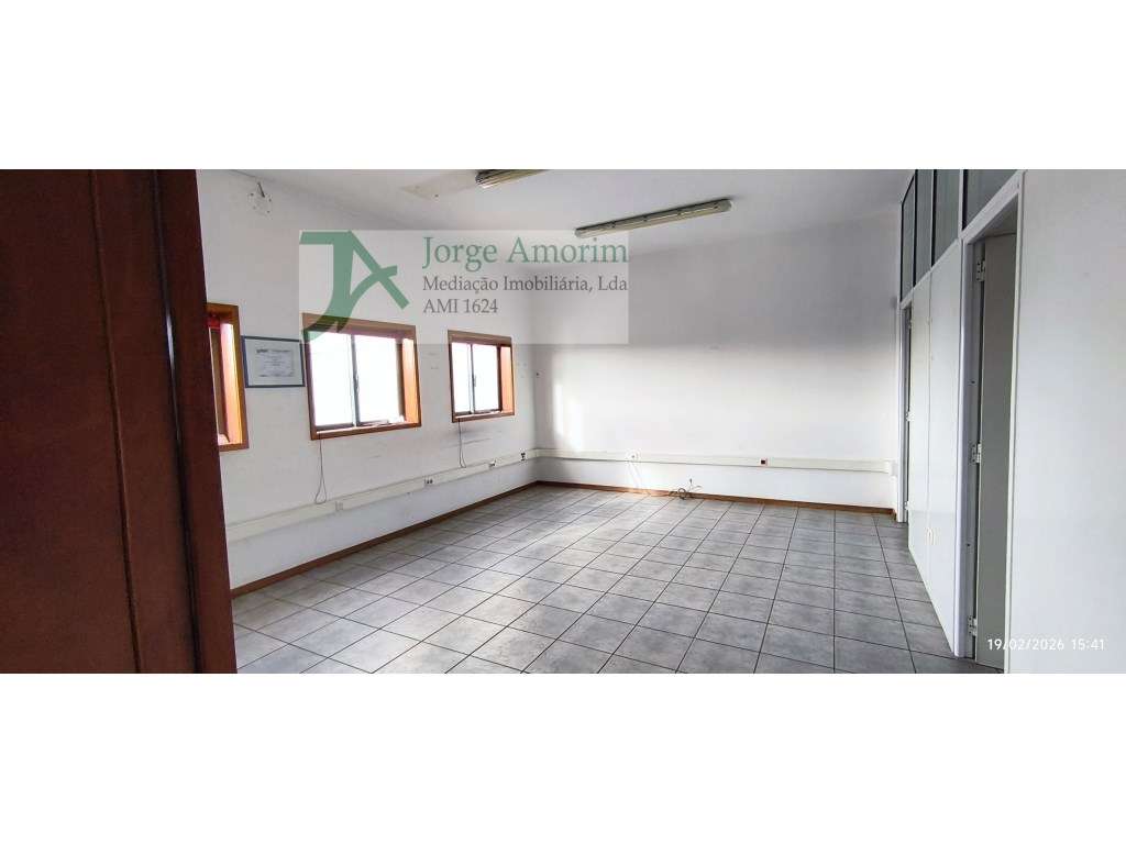 Armazém 650 m2. escritório 50 m2. Pé Dtº 6 mt - Grande imagem: 5/12