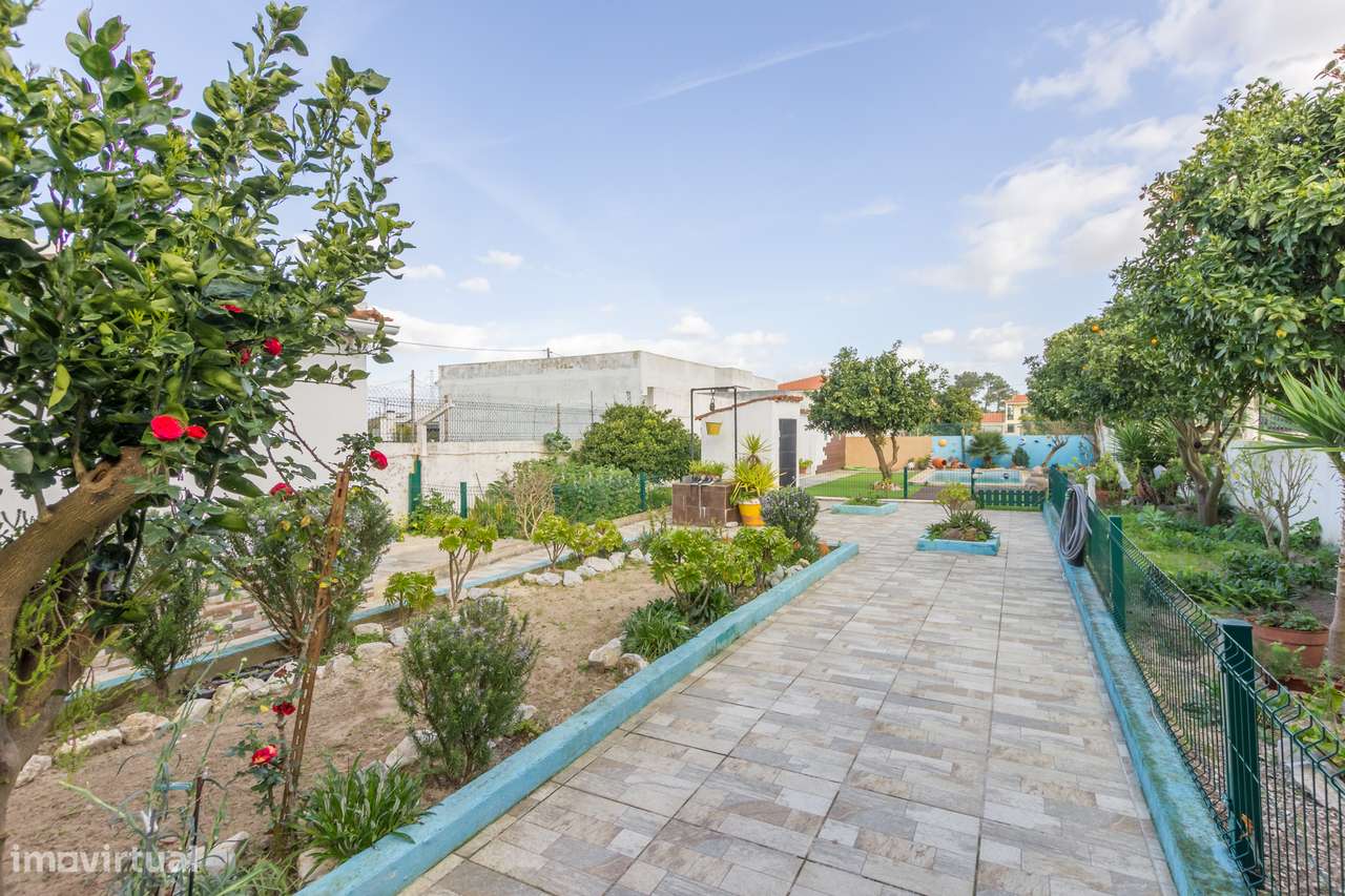 Moradia T2 com piscina e com Anexo T1 em Fernão Ferro, Seixal-9