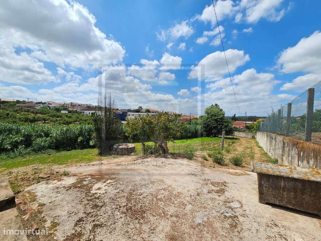 Moradia para Recuperar com Terreno de 1.600 m² na Ventosa, Cadaval-18