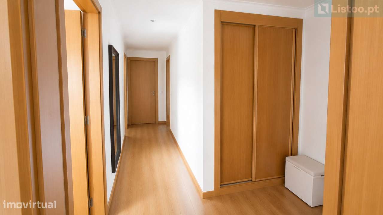 T2 com Sala de 43m2, Parqueamento e Arrecadação na Avenida do Parque,-11