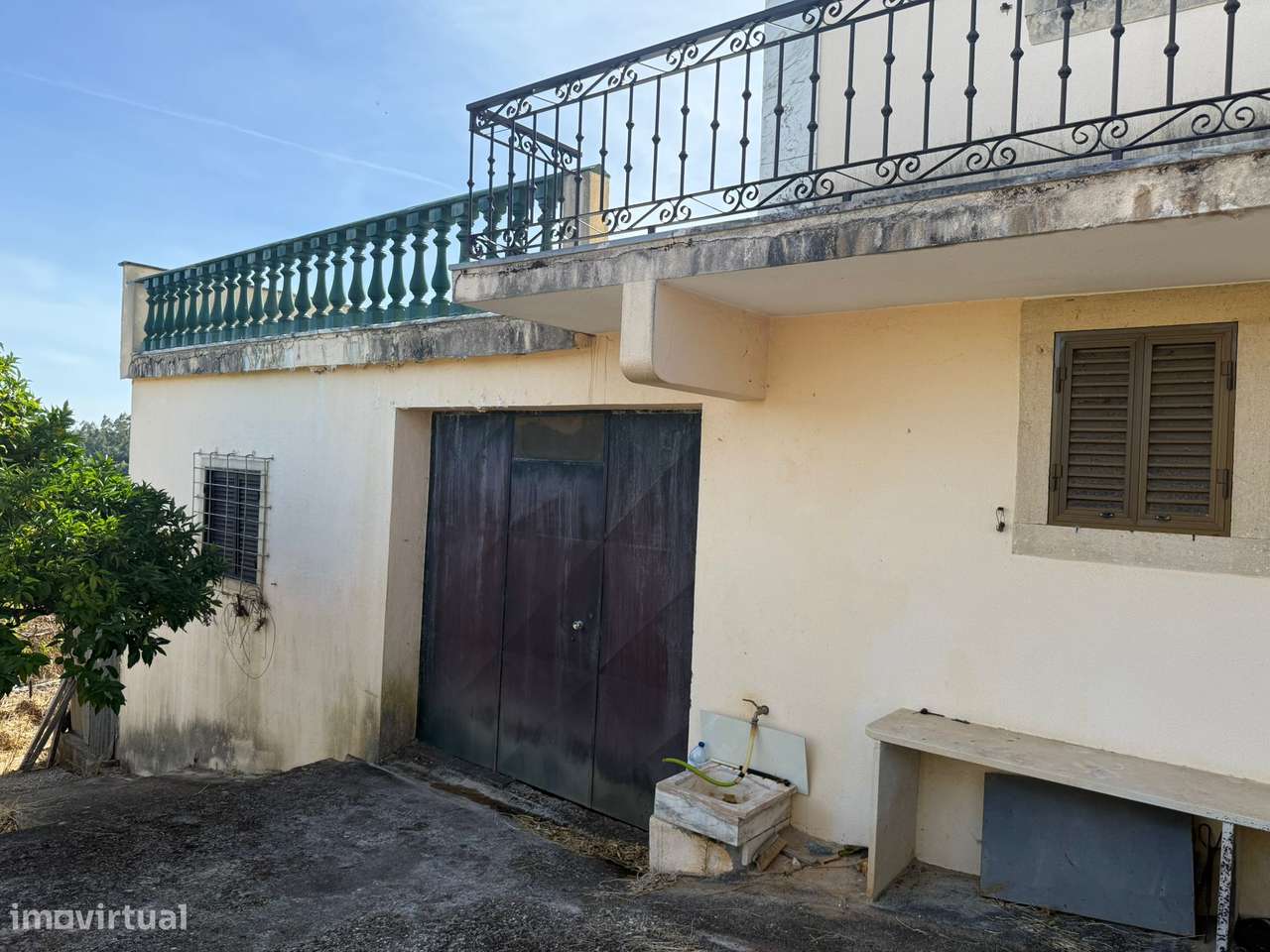 Moradia antiga com terreno, furo de agua e painéis solares aquecimento-6