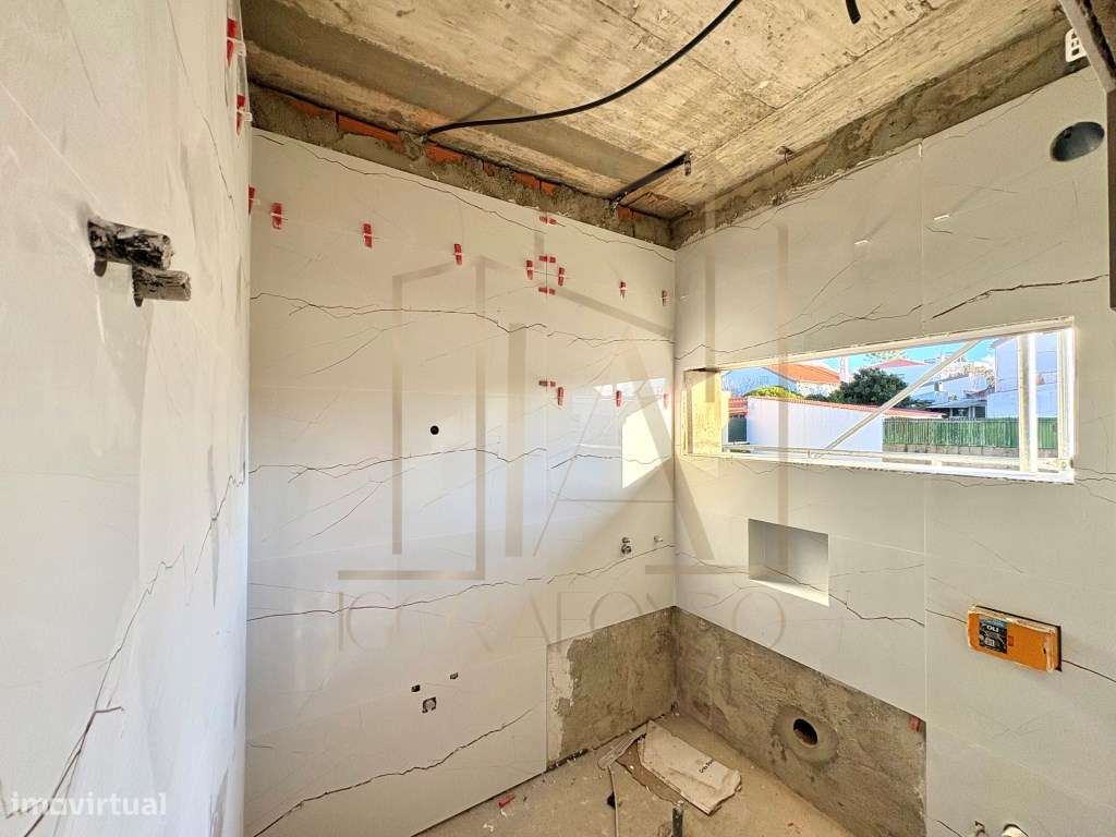 Moradia Independente T3 + 1 com 2 Suítes e piscina-23