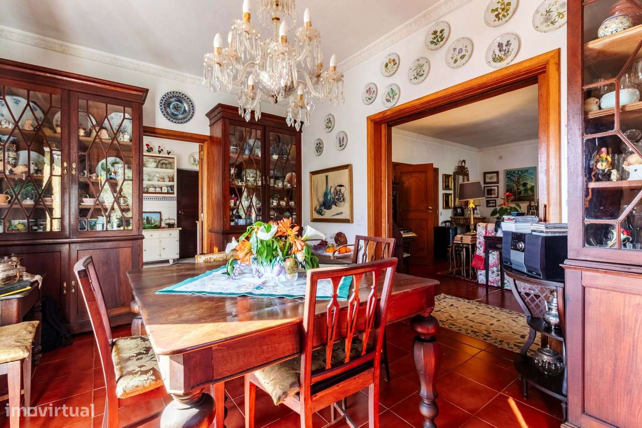 Moradia T6 c/ Terreno de 1600m2 c/ Piscina, Garagem e Anexos em Colare-41