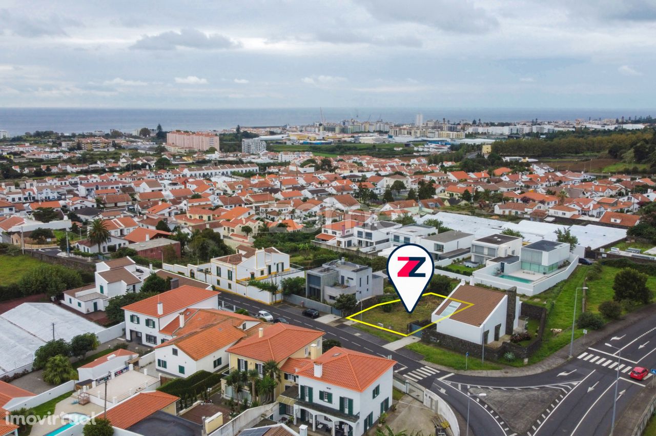 Lote em Ponta Delgada (Fajã de Baixo)