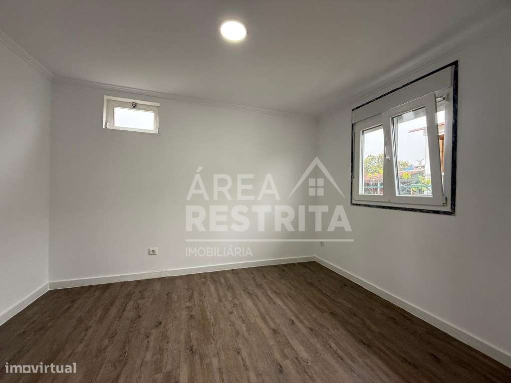 Moradia T2 com Piscina no Parque Verde em Fernão Ferro - Grande imagem: 4/26