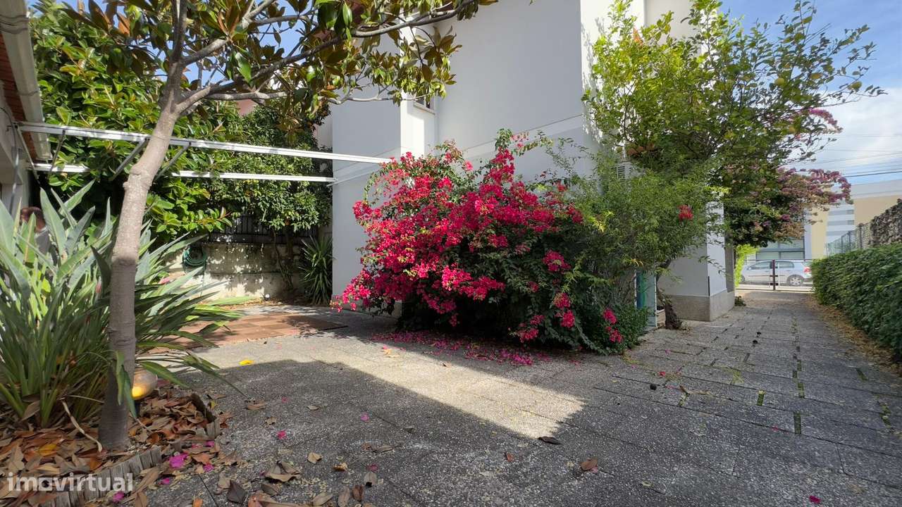 Moradia T6 - 220m2 - 3 pisos - 2 garagens - Barro - Pinheiro de Loures-50