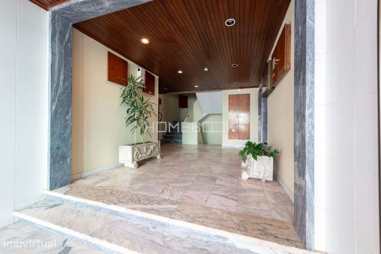 Apartamento T1 renovado em Santo Antonio da Caparica-16