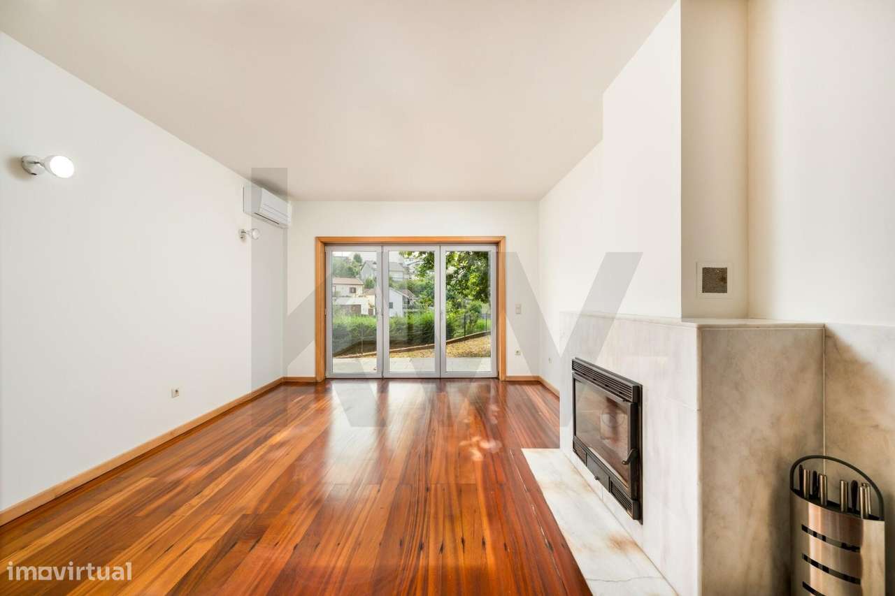 Moradia T5 com 2 suítes em zona residencial tranquila, a 2 minutos da - Grande imagem: 4/42