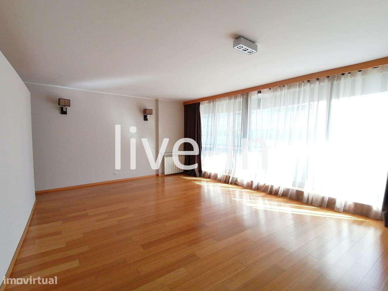 Apartamento T2 com garagem fechada junto ao Glicínias - Grande imagem: 4/13