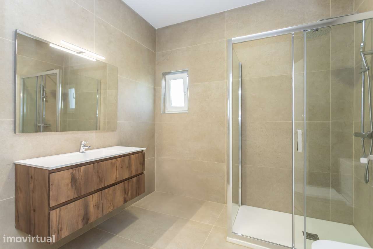 Fantástica moradia isolada T4 em Fernão Ferro-15