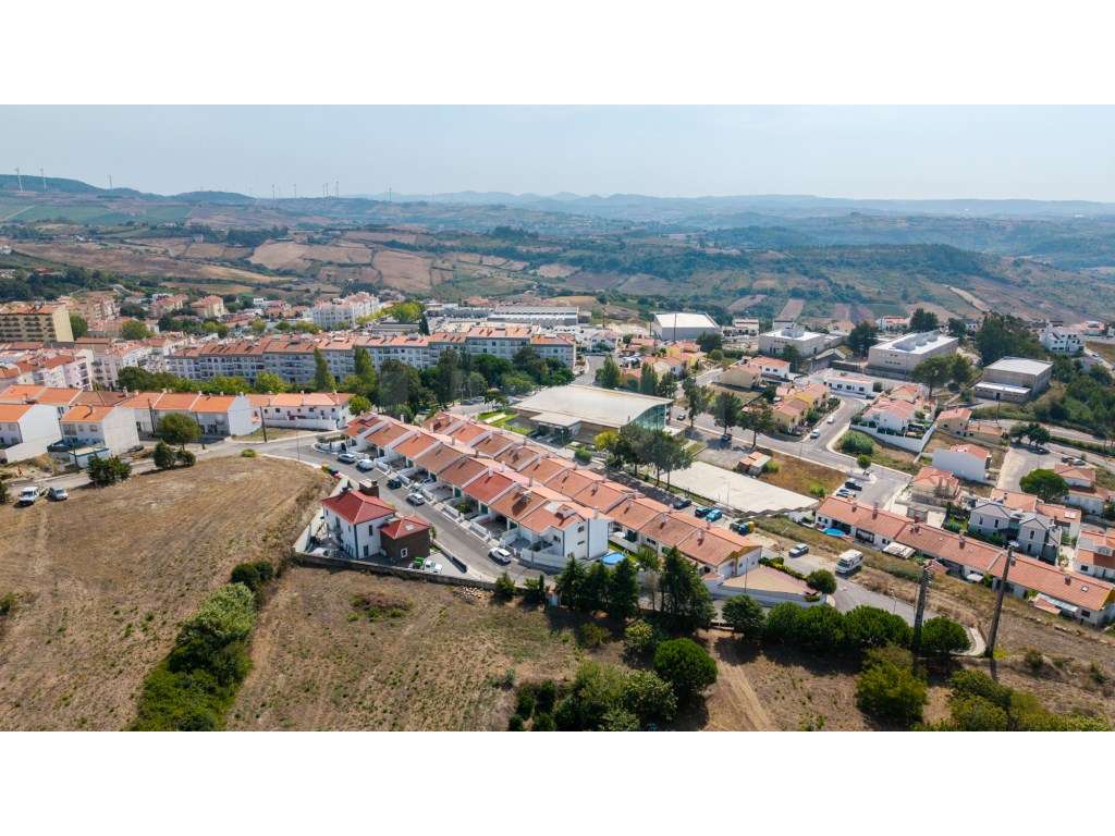 Moradia T3+1 para venda, Sobral de Monte Agraço.-35
