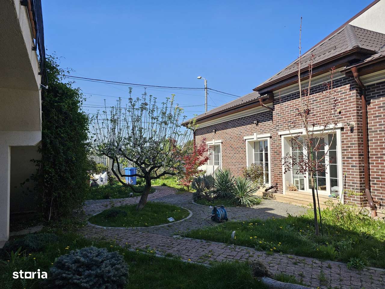 Casă spațioasă de închiriat cu curte amenajată și facilități complete - Imagine principală: 4/20