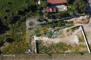 Vende 2 Lotes de Terreno com viabilidade para construção de 3 moradias